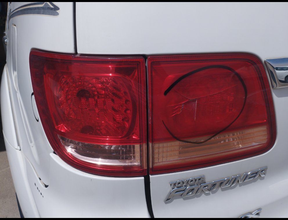 Toyota Fortuner تالف - اسقاط لوحات  2008 image