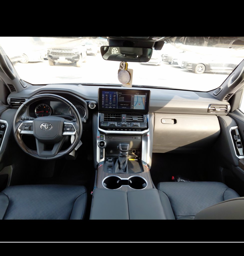 Toyota Land Cruiser Wagon VXR 2024 image