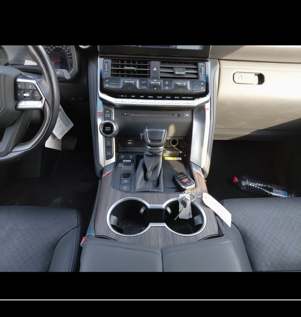 Toyota Land Cruiser Wagon VXR 2024 image