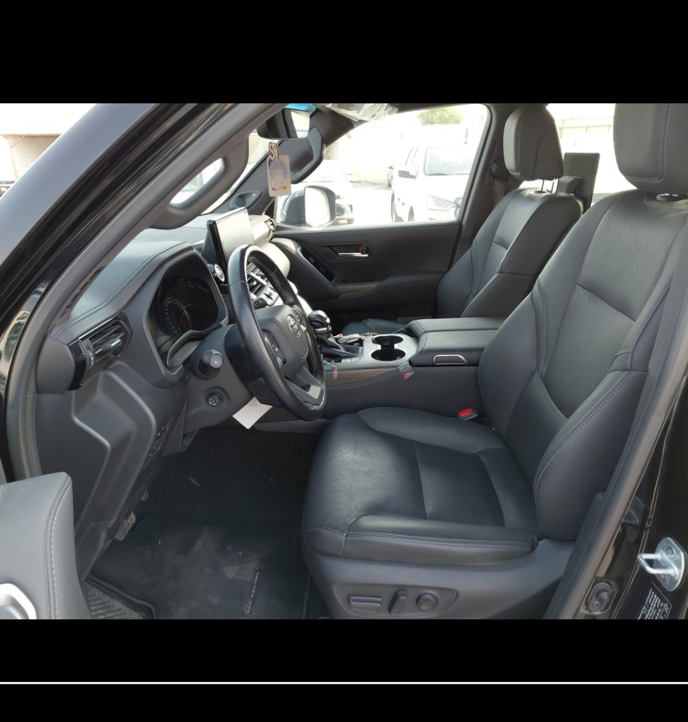 Toyota Land Cruiser Wagon VXR 2024 image