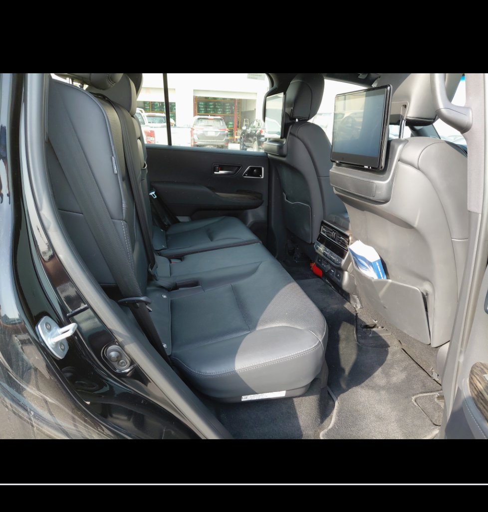 Toyota Land Cruiser Wagon VXR 2024 image