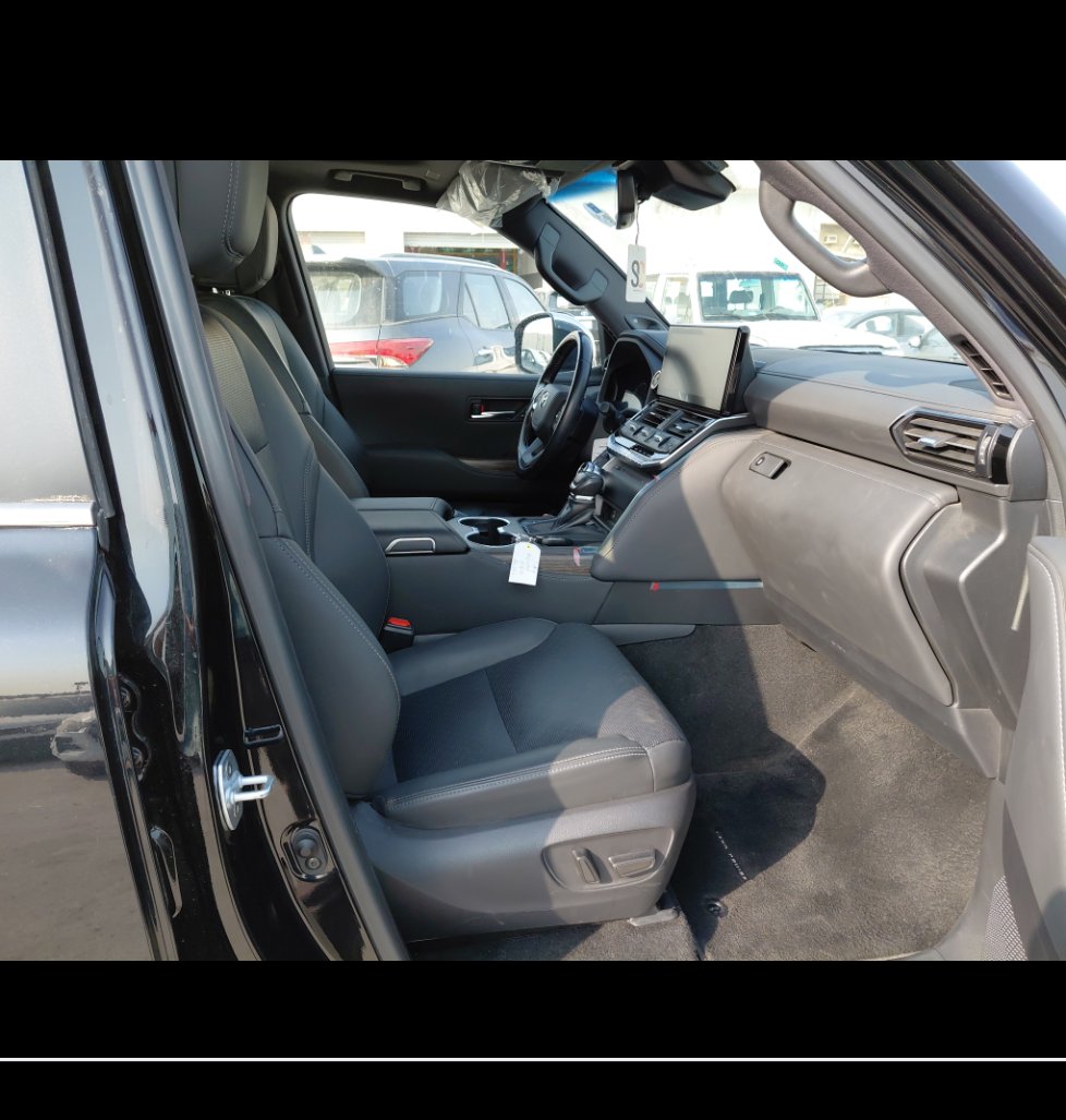 Toyota Land Cruiser Wagon VXR 2024 image