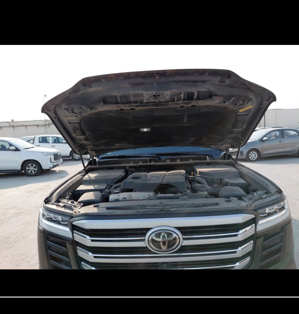 Toyota Land Cruiser Wagon VXR 2024 image