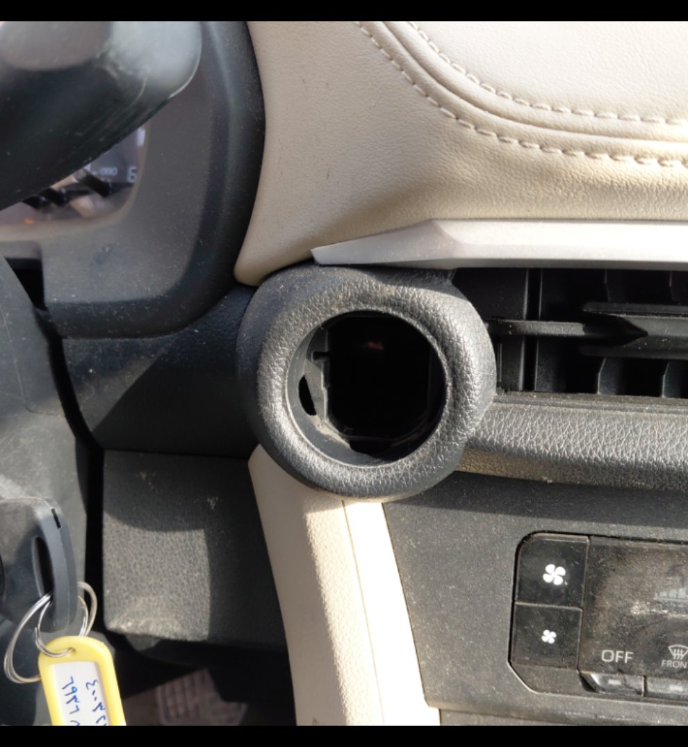 تويوتا يارس Y 2023 image