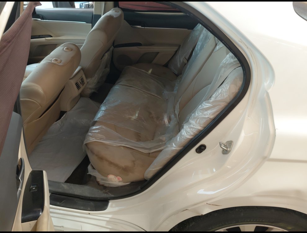 Toyota Camry GLE   2020 image