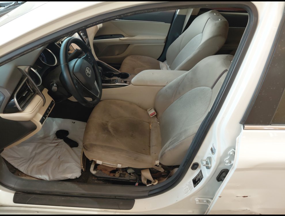 Toyota Camry GLE   2020 image