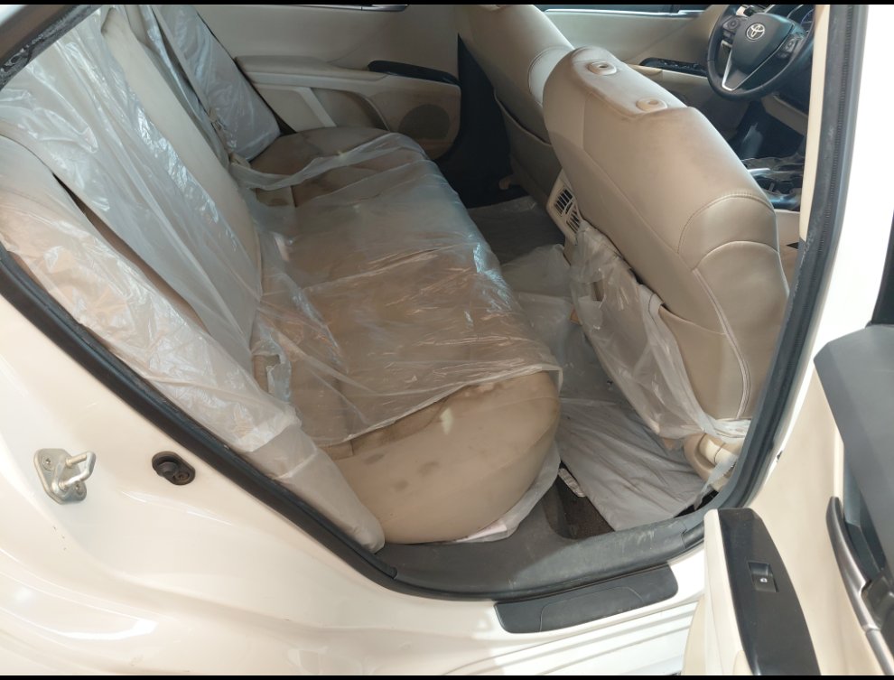 Toyota Camry GLE   2020 image