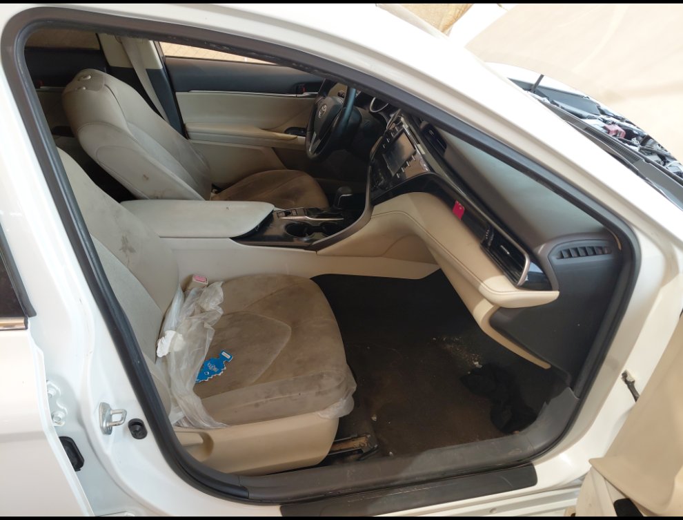 Toyota Camry GLE   2020 image