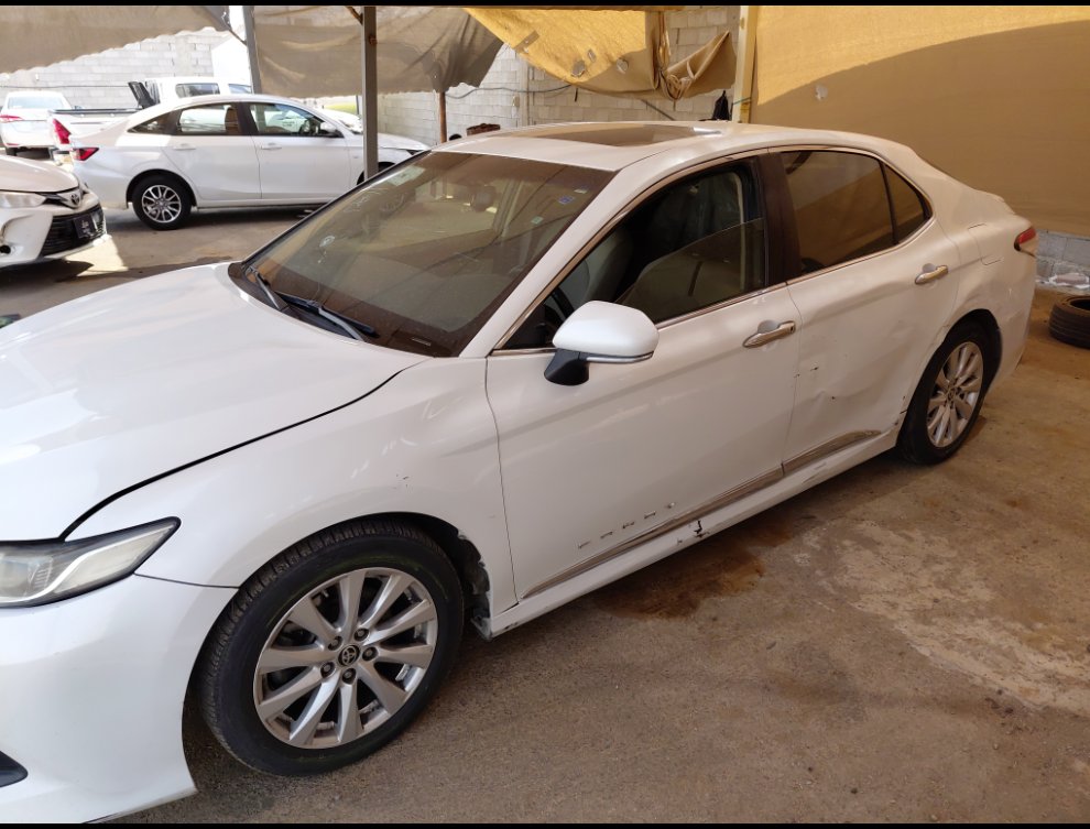 Toyota Camry GLE   2020 image