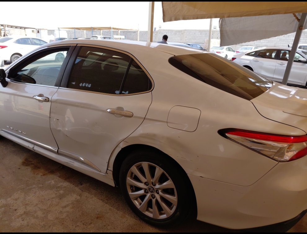 Toyota Camry GLE   2020 image