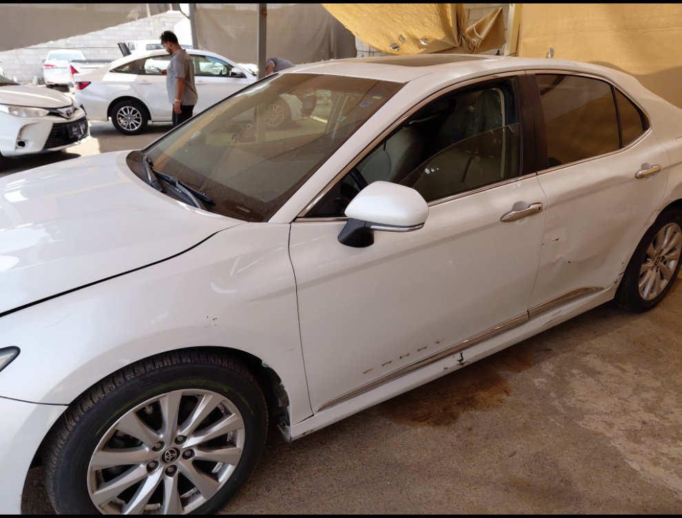 Toyota Camry GLE   2020 image