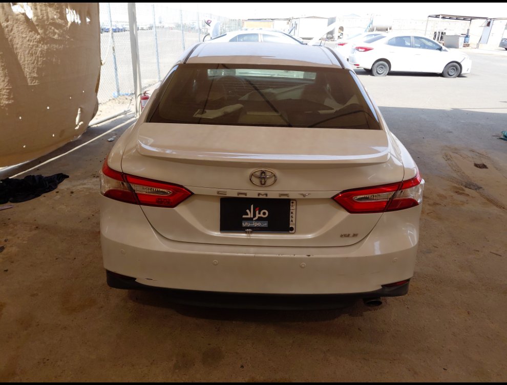 Toyota Camry GLE   2020 image