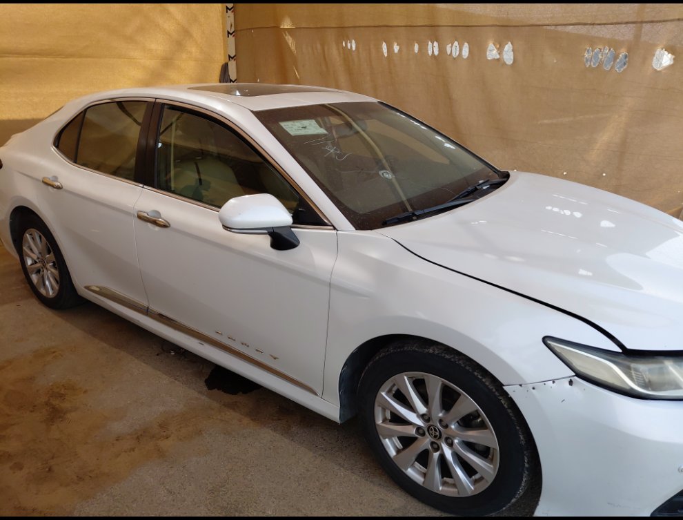 Toyota Camry GLE   2020 image