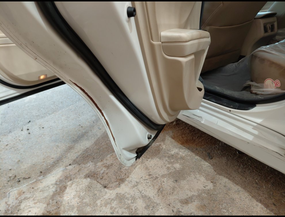 Toyota Camry GLE   2020 image