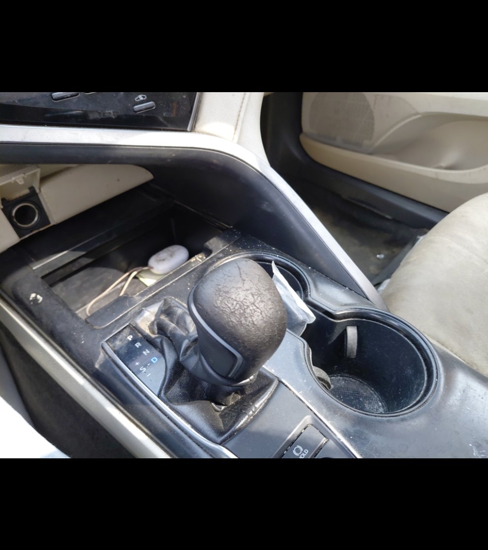 Toyota Camry GLE   2020 image