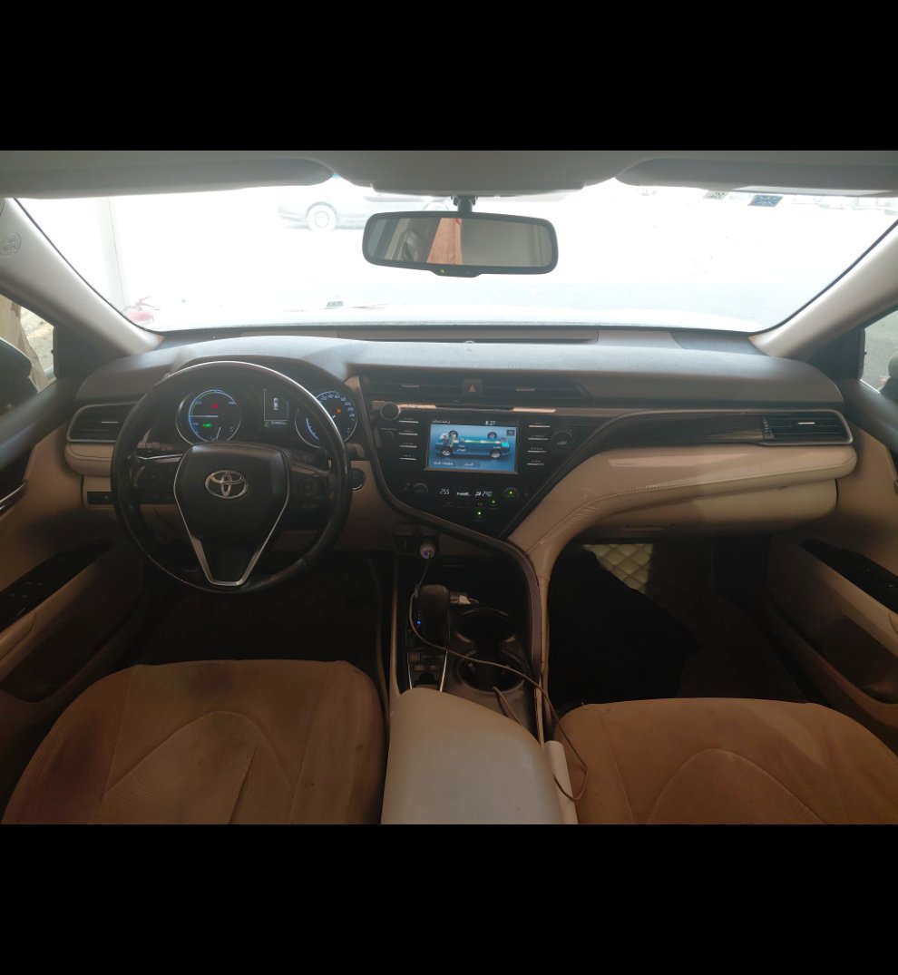 Toyota Camry GLE HEV 2020 image