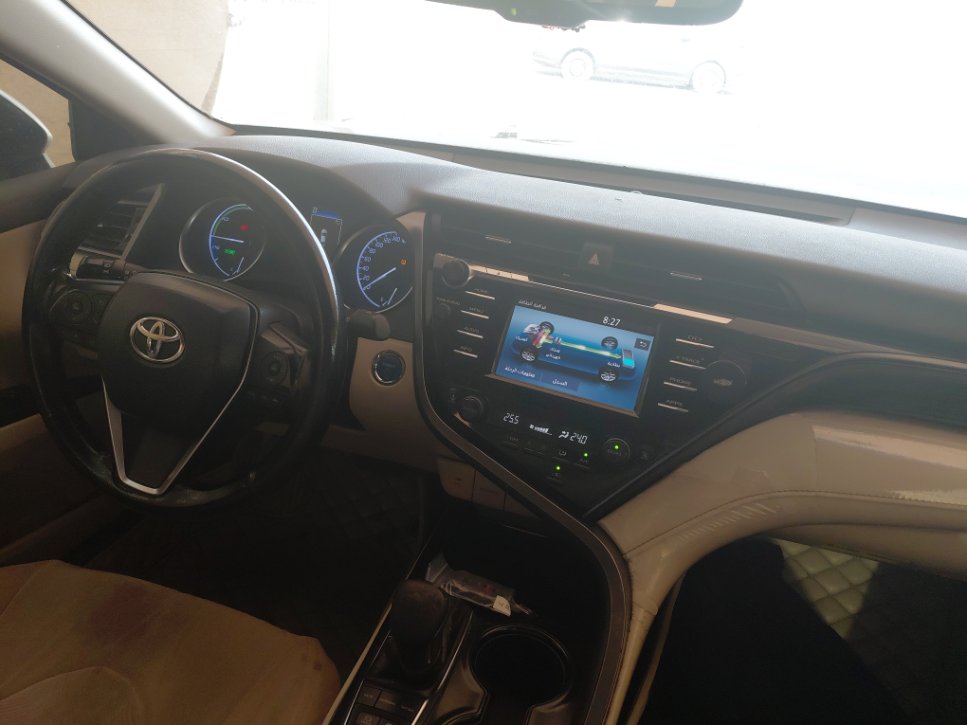 Toyota Camry GLE HEV 2020 image