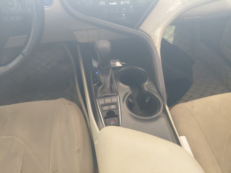 Toyota Camry GLE HEV 2020 image