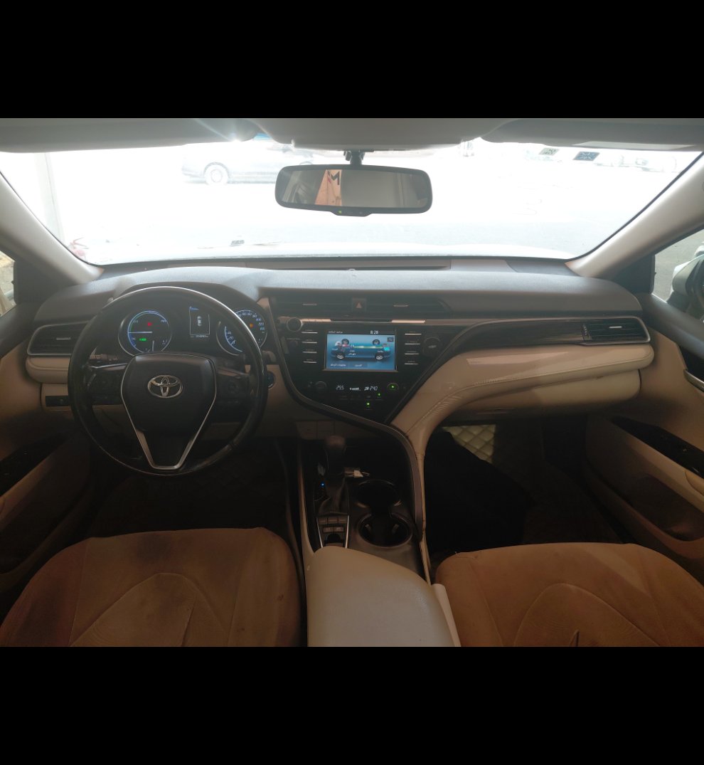 Toyota Camry GLE HEV 2020 image