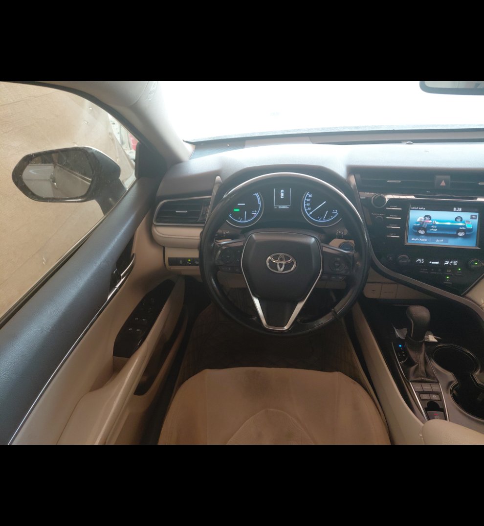 Toyota Camry GLE HEV 2020 image