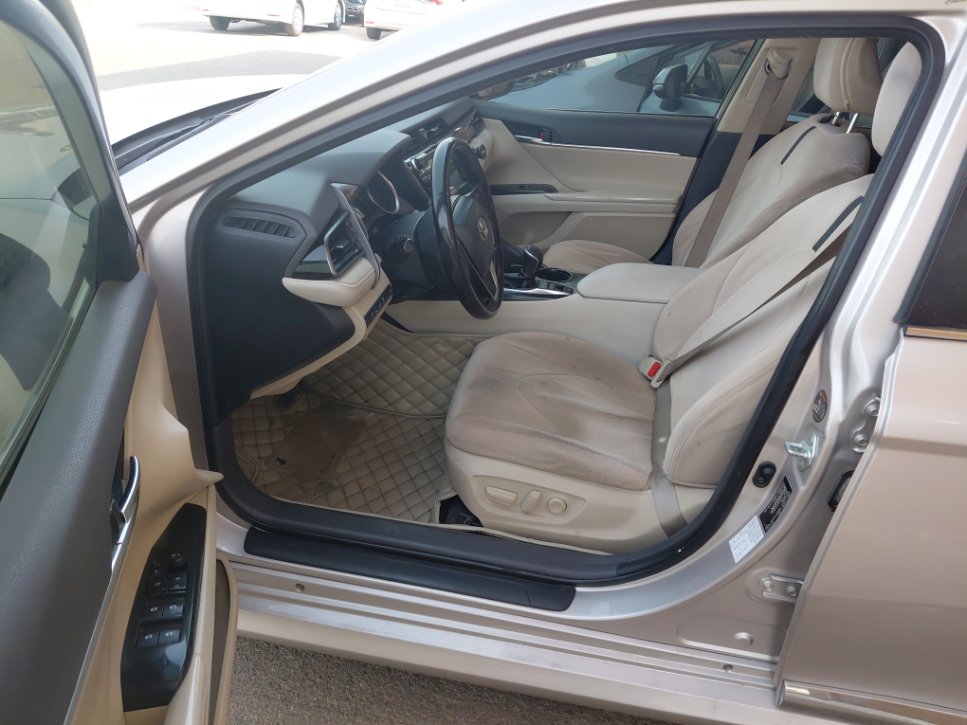 Toyota Camry GLE HEV 2020 image