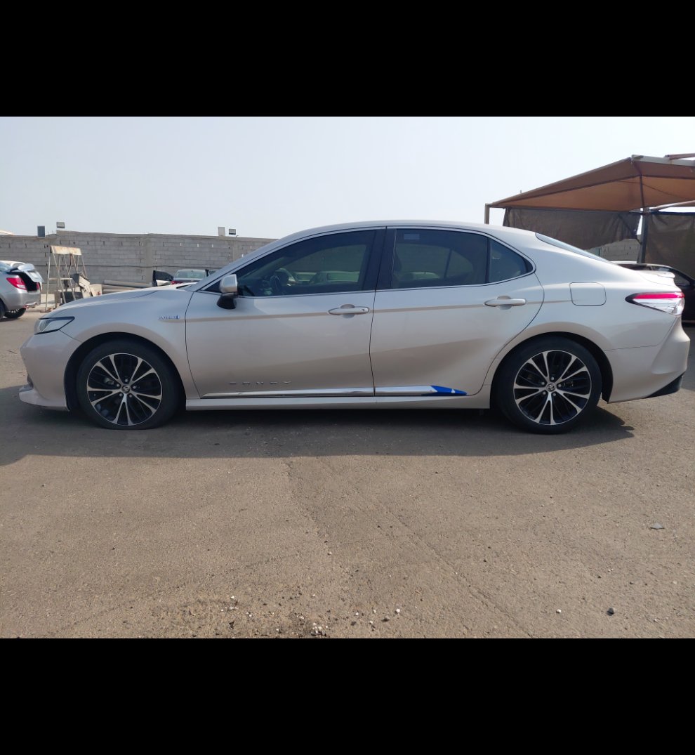 Toyota Camry GLE HEV 2020 image