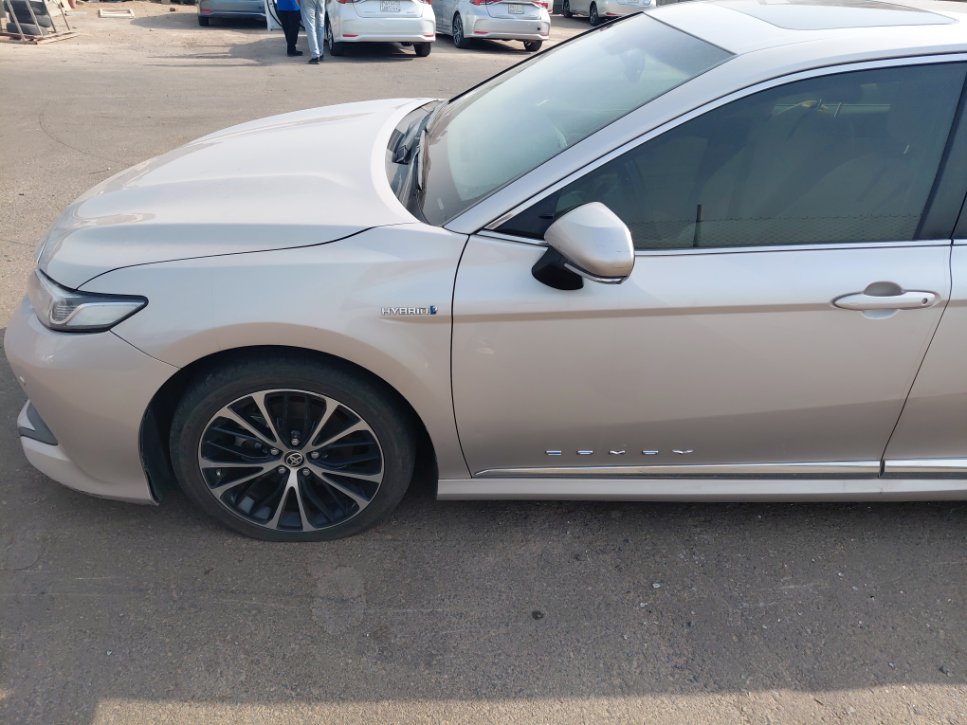 Toyota Camry GLE HEV 2020 image