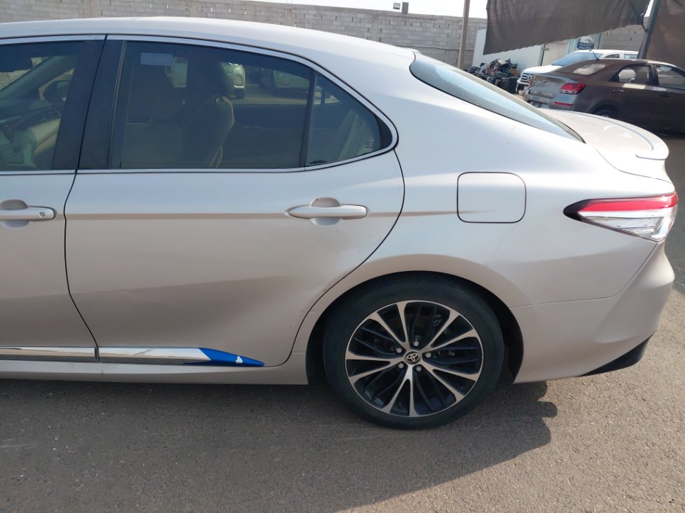 Toyota Camry GLE HEV 2020 image