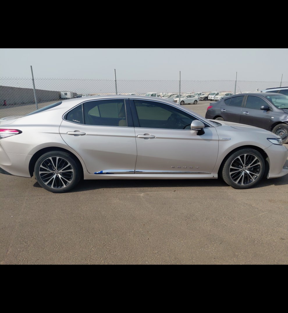 Toyota Camry GLE HEV 2020 image