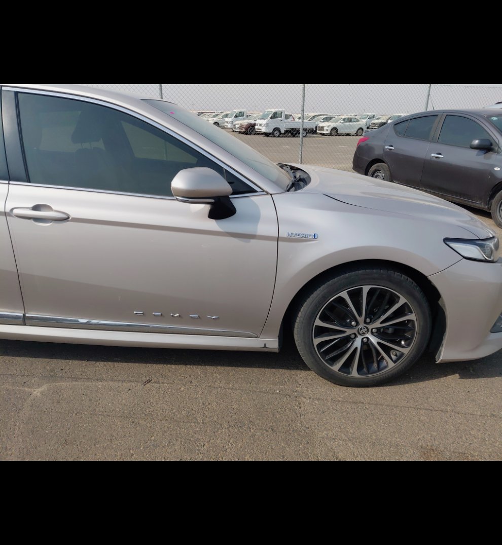 Toyota Camry GLE HEV 2020 image