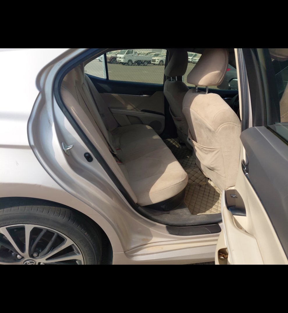 Toyota Camry GLE HEV 2020 image