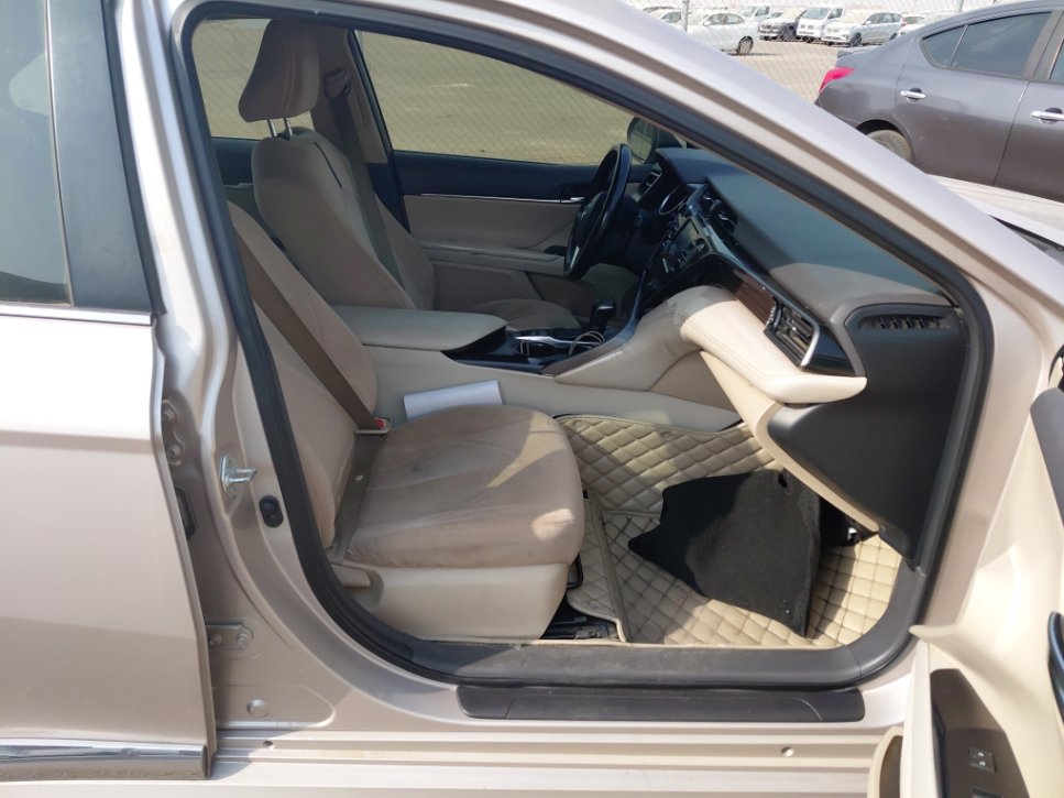 Toyota Camry GLE HEV 2020 image