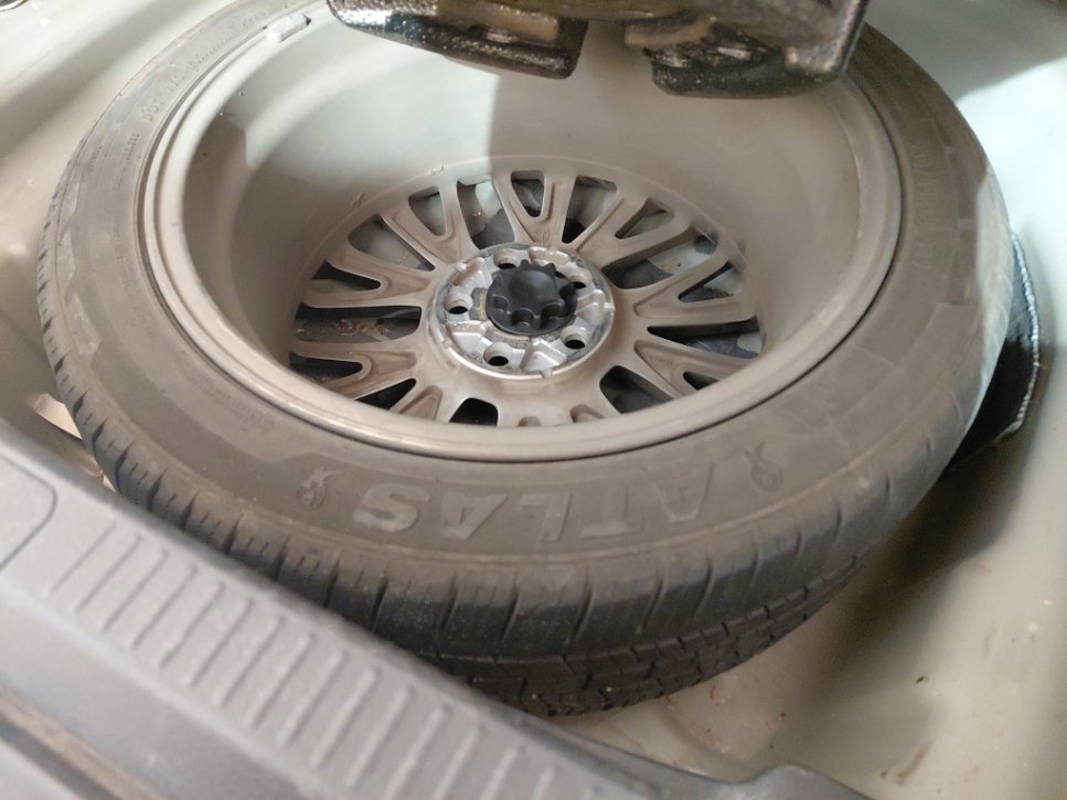 Toyota Camry GLE HEV 2020 image