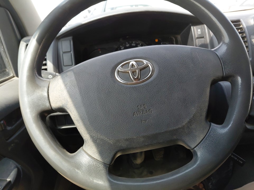 Toyota Hiace Bus  2017 image