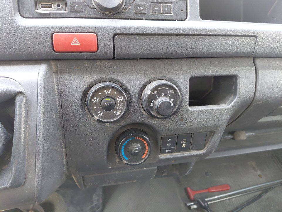 Toyota Hiace Bus  2017 image