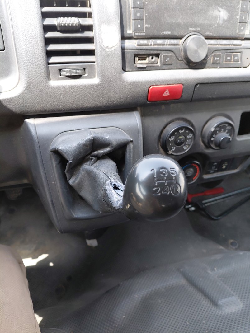 Toyota Hiace Bus  2017 image