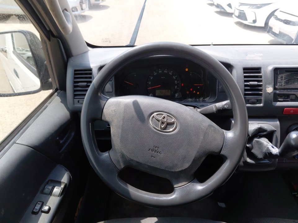 Toyota Hiace Bus  2017 image