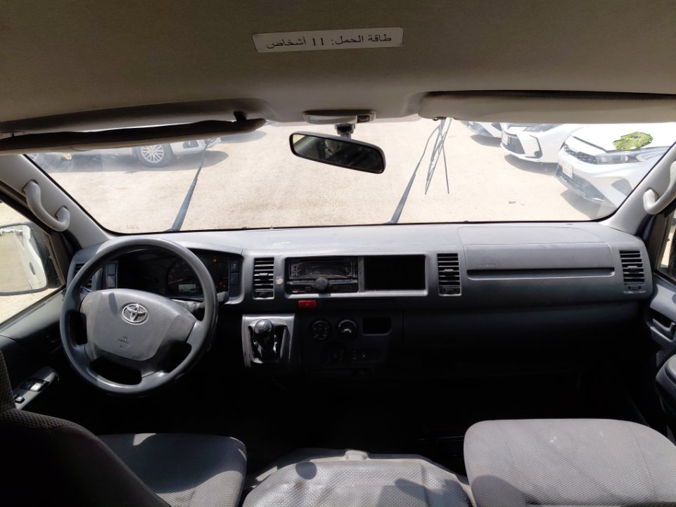 Toyota Hiace Bus  2017 image