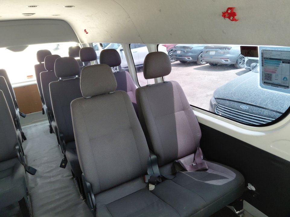 Toyota Hiace Bus  2017 image