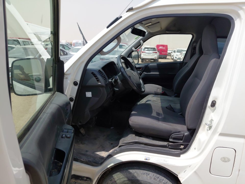 Toyota Hiace Bus  2017 image