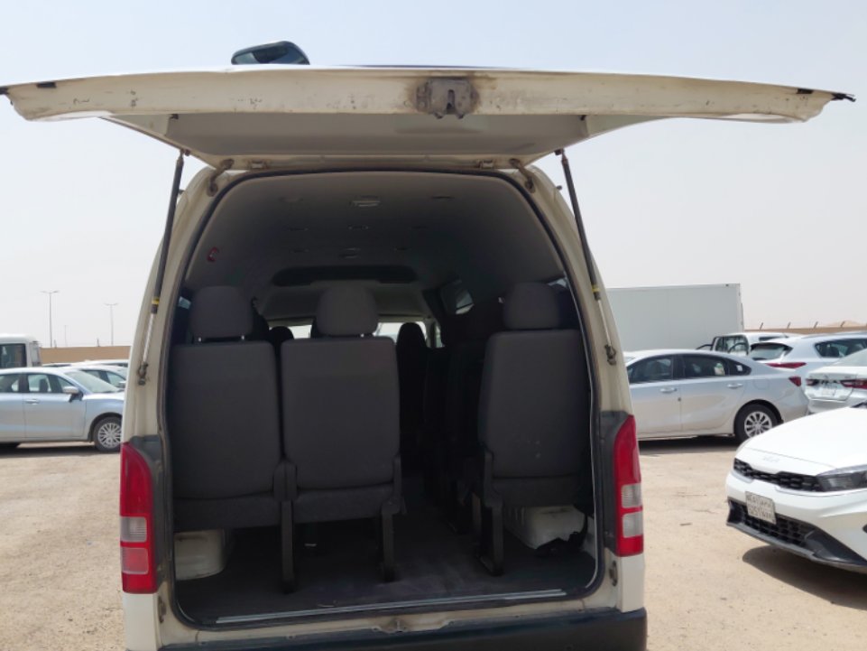 Toyota Hiace Bus  2017 image