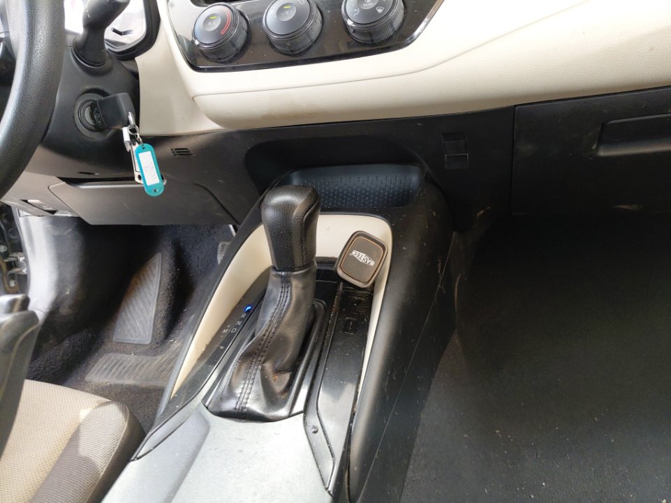 Toyota Corolla XLI _ Hold _ للتاكد من التصوير 2023 image