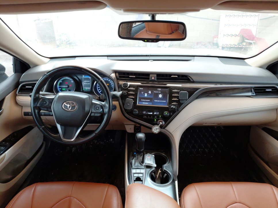 Toyota Camry GLE HEV 2020 image
