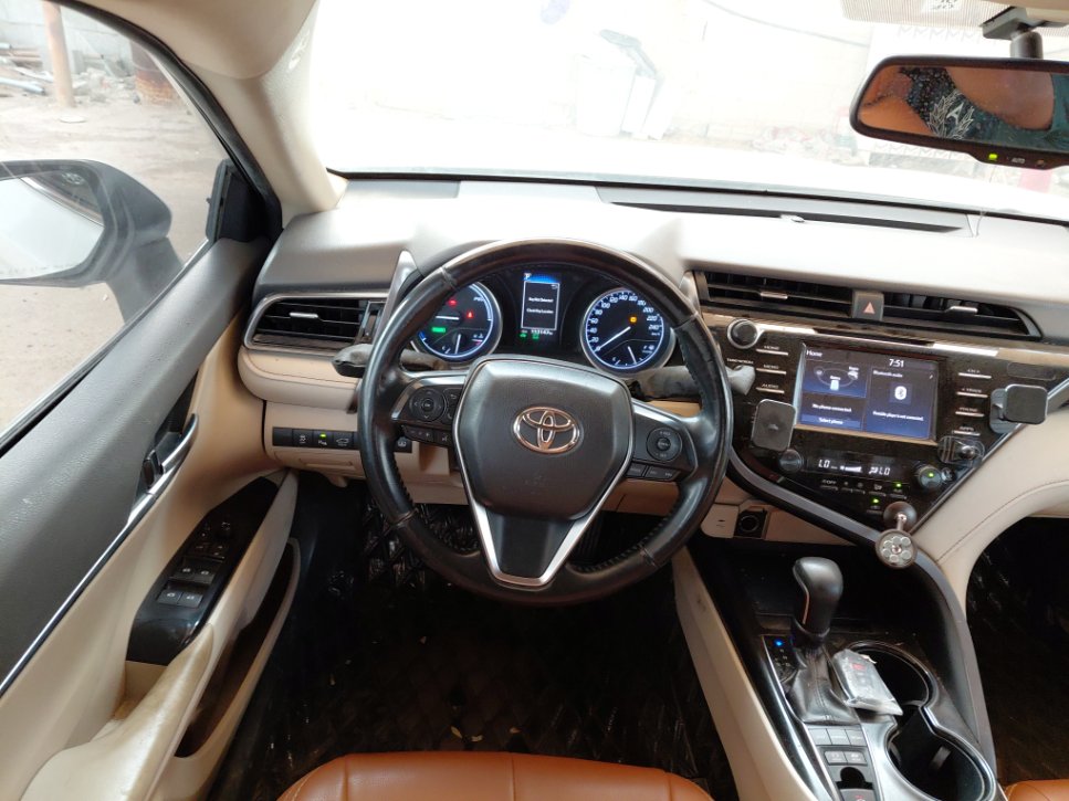 Toyota Camry GLE HEV 2020 image