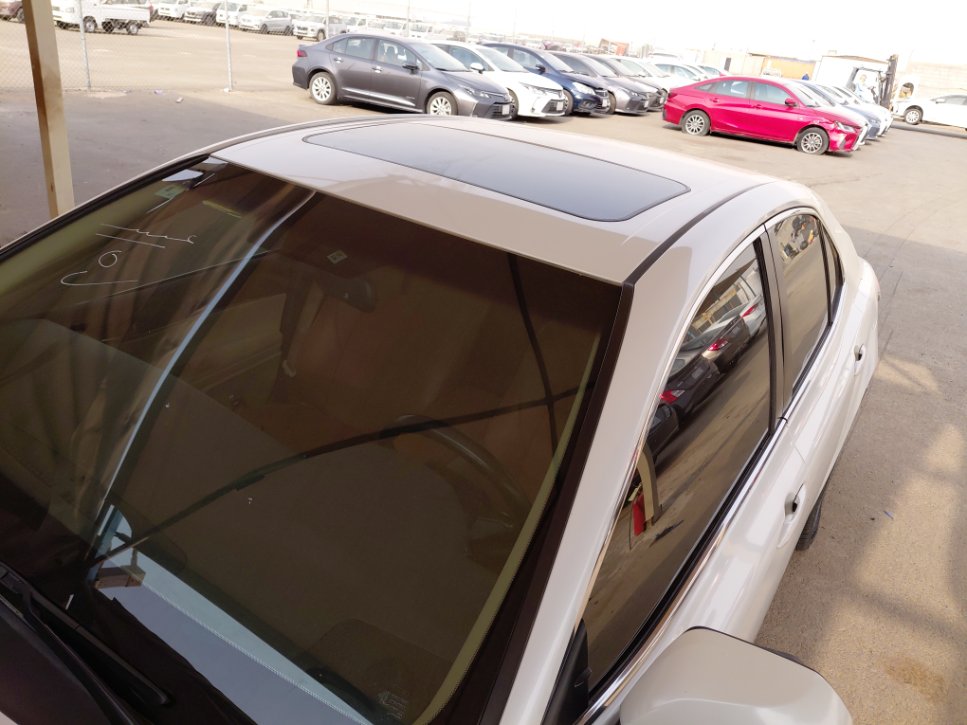 Toyota Camry GLE HEV 2020 image