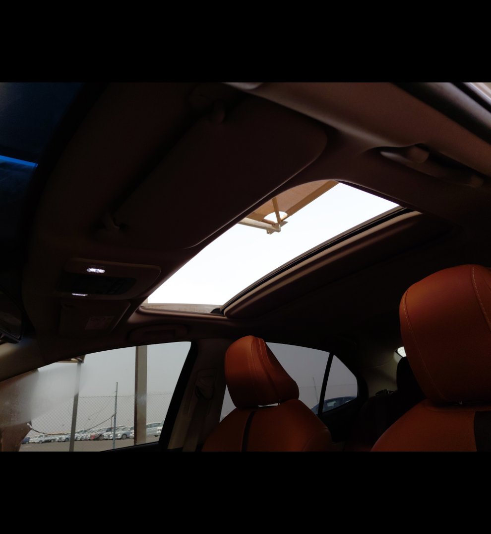 Toyota Camry GLE HEV 2020 image