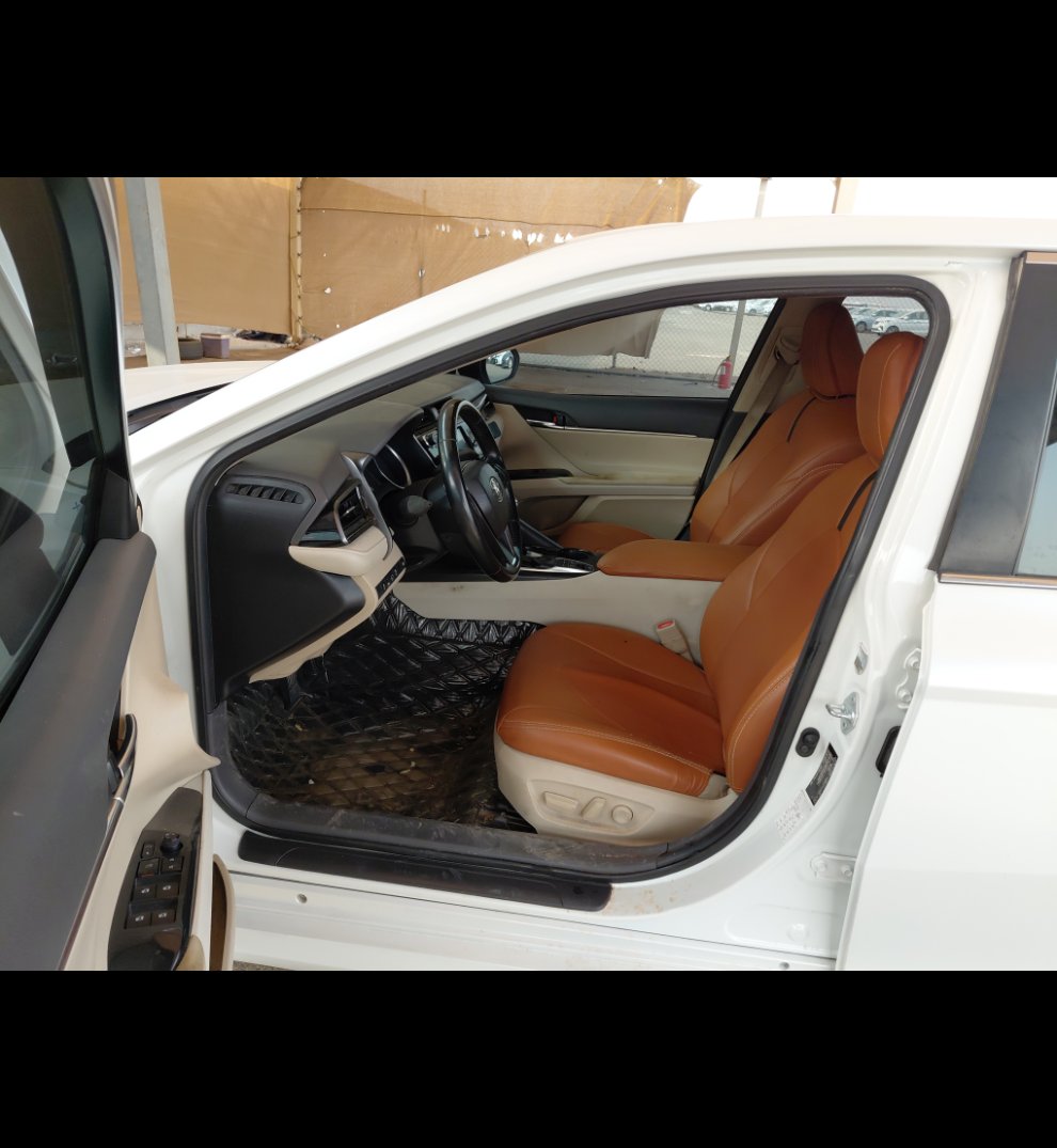 Toyota Camry GLE HEV 2020 image