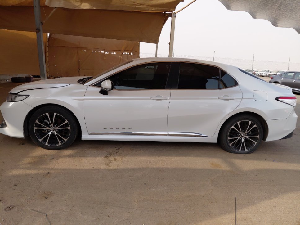 Toyota Camry GLE HEV 2020 image