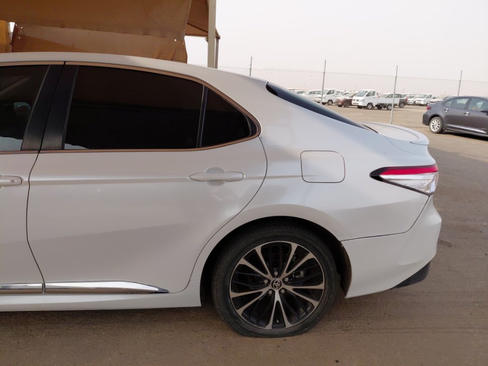 Toyota Camry GLE HEV 2020 image