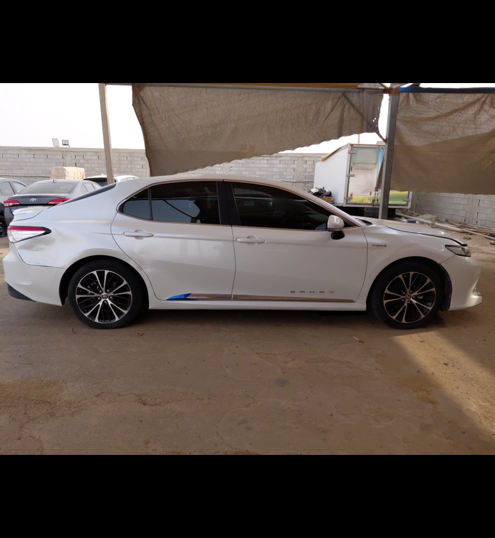 Toyota Camry GLE HEV 2020 image